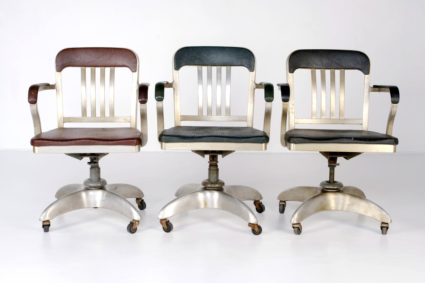 INDUSTRIAL OFFICE SWIVEL ARMCHAIRS BY: GOODFORM