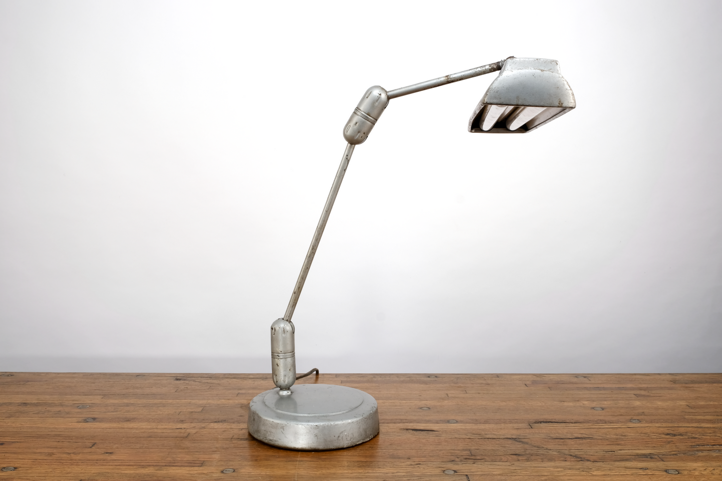 VINTAGE SILVER GRAY MECHANICAL DOUBLE-LIGHT DESK LAMP