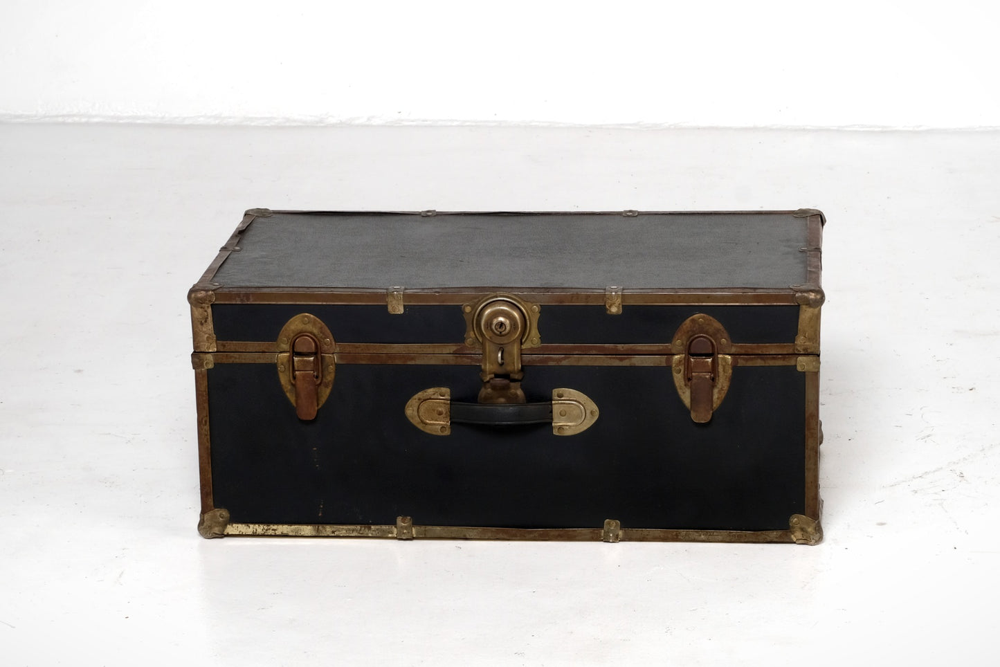 BLACK LEATHER STEAMER TRUNK