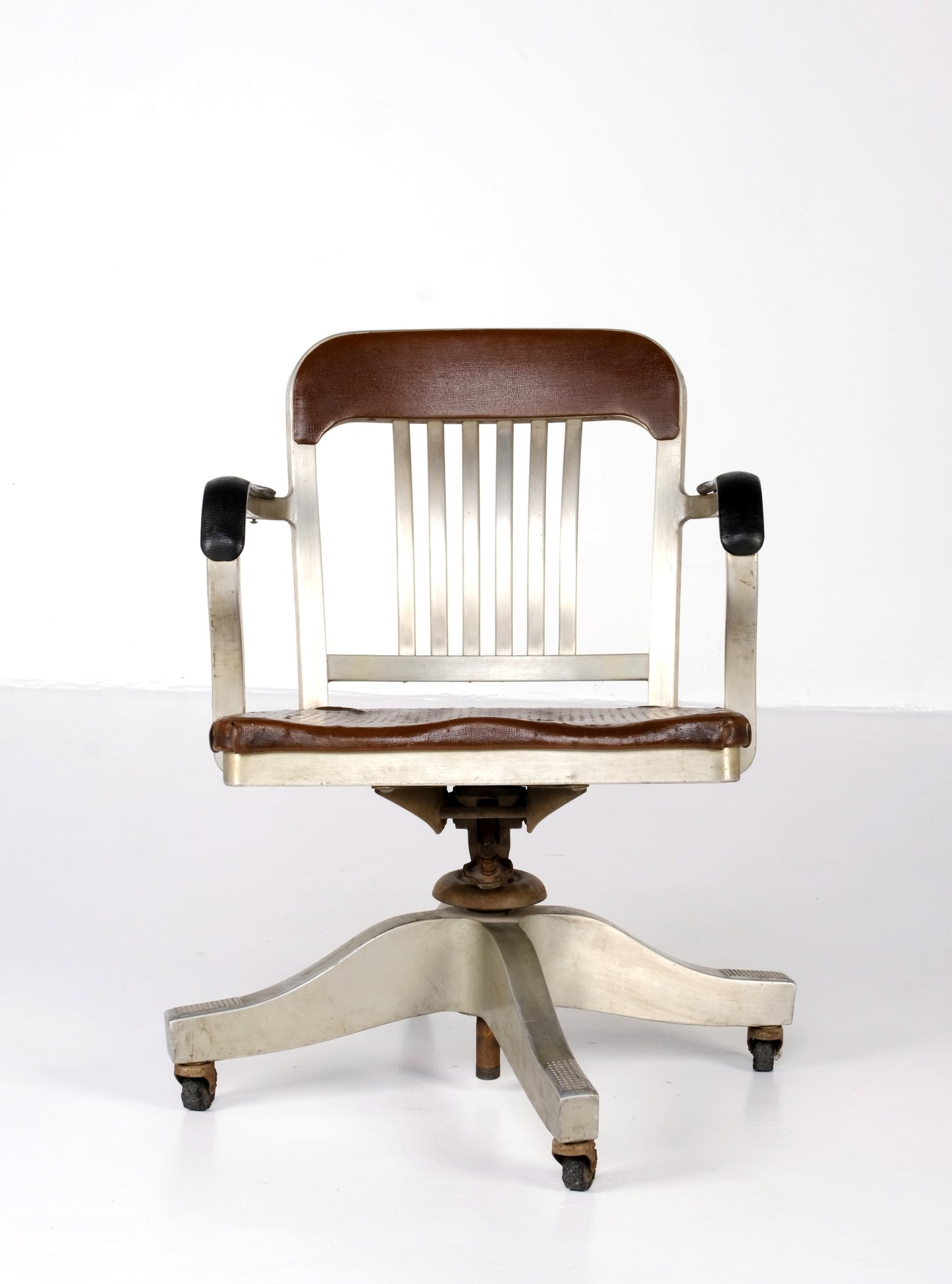 INDUSTRIAL OFFICE SWIVEL ARMCHAIR BY: REMINGTON RAND
