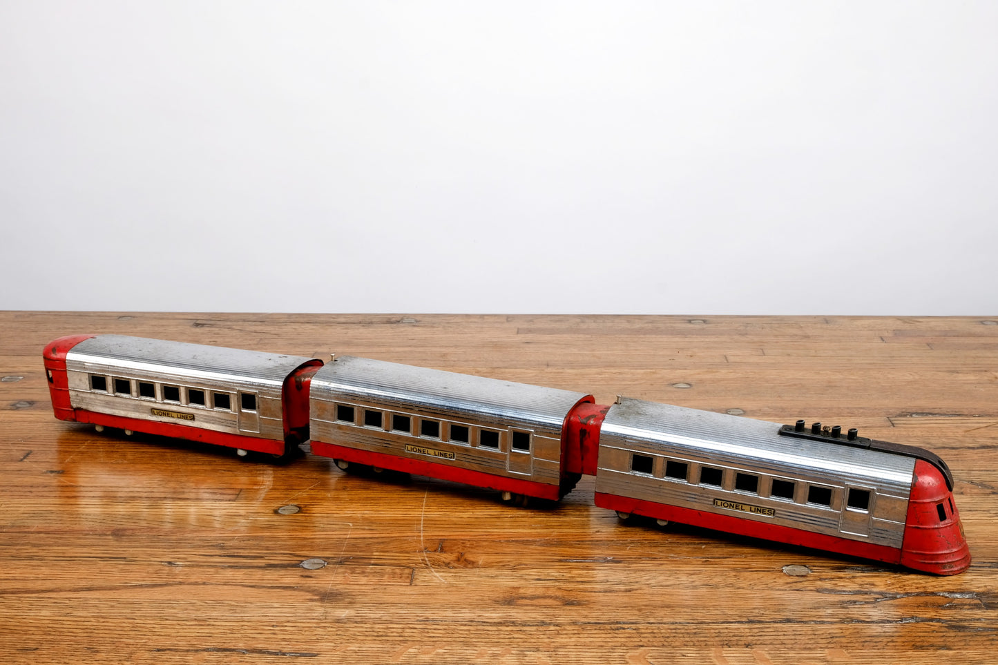 PREWAR LIONEL LINES RED AND CHROME LOCOMOTIVE