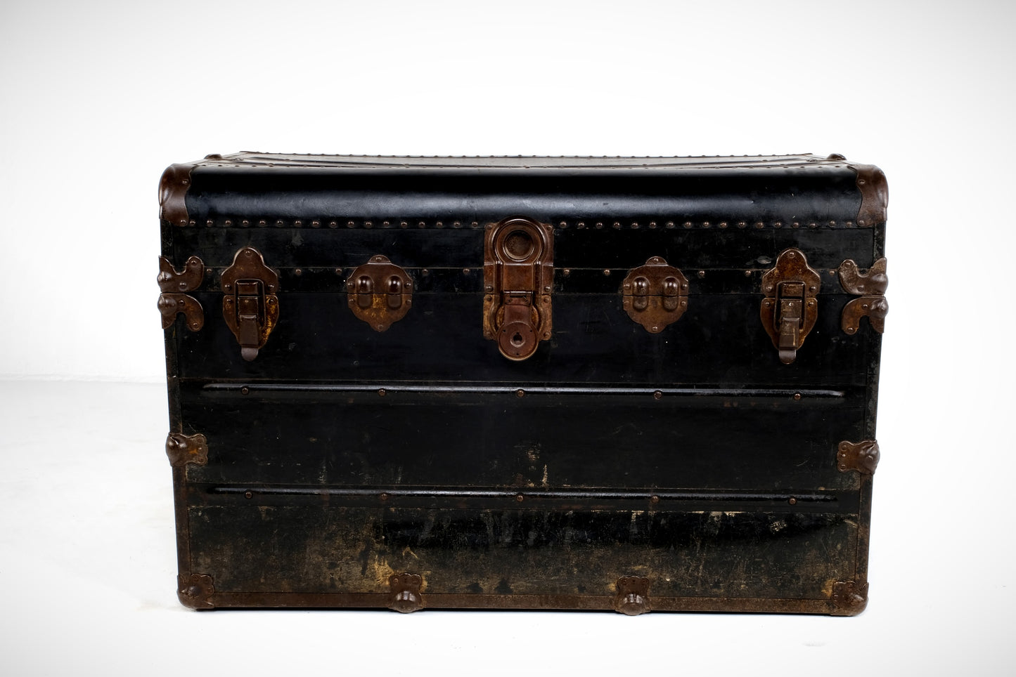 BLACK WOODEN STEAMER TRUNK/CHEST