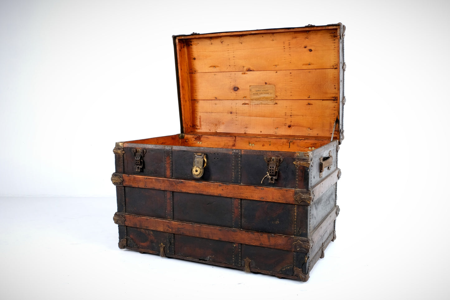 WOODEN STEAMER TRUNK/CHEST