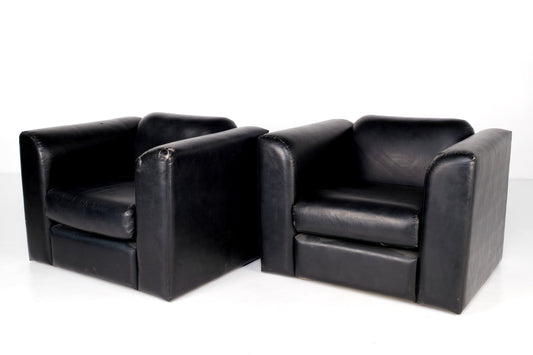 BLACK LEATHER ARMCHAIRS