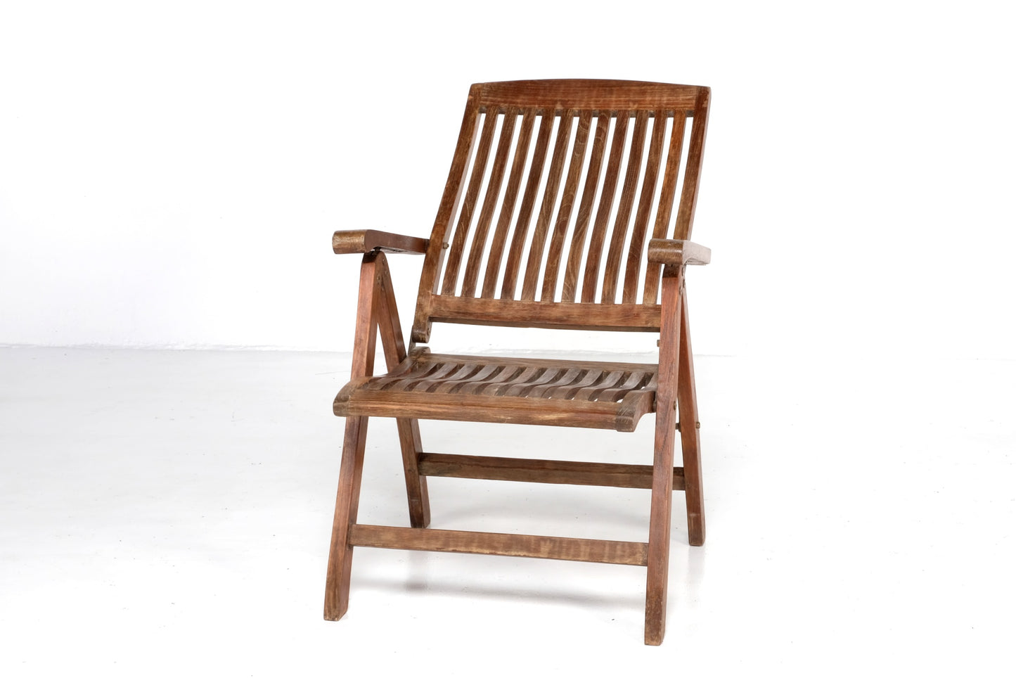 VINTAGE OUTDOOR FOLDING CHAIR