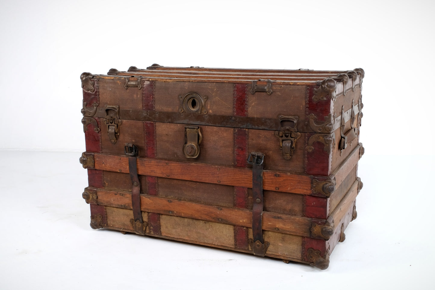 WOODEN STEAMER TRUNK/CHEST