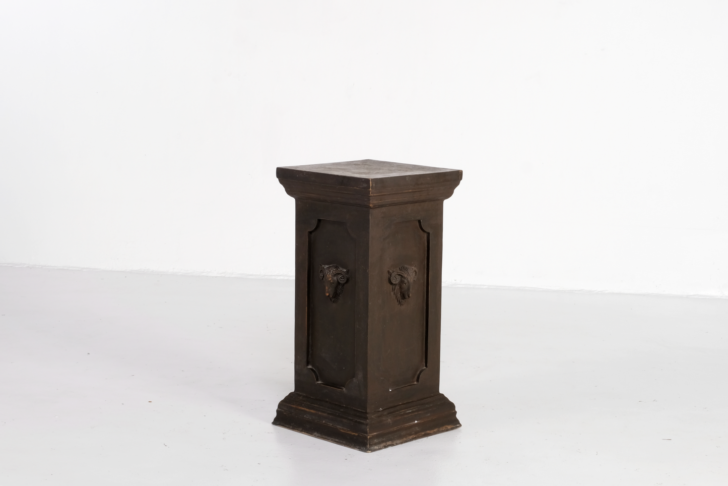 CLASSIC GRECIAN WOOD PEDESTAL