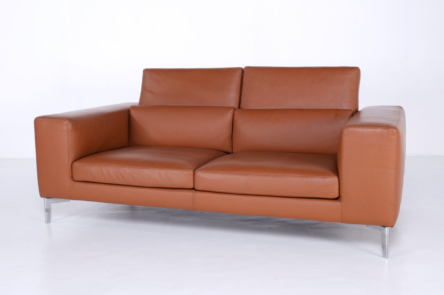 VALMORI MOVING CONTEMPORARY COUCH