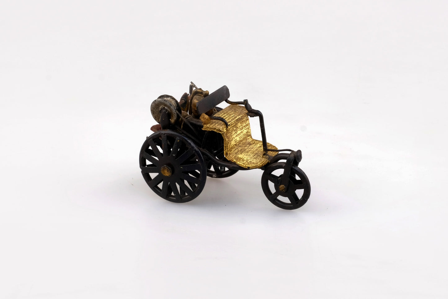 THREE WHELLED CARRIAGE