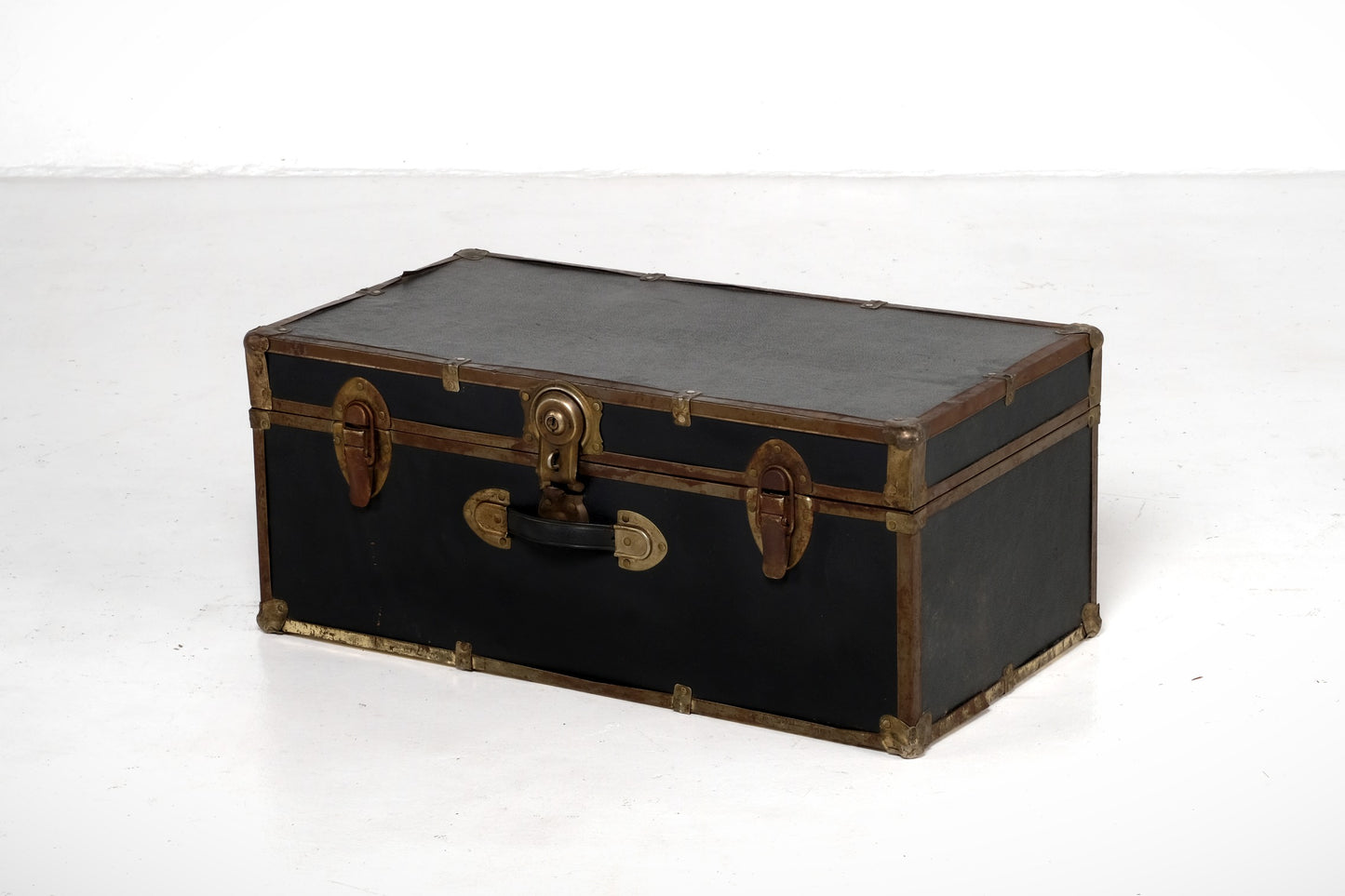BLACK LEATHER STEAMER TRUNK