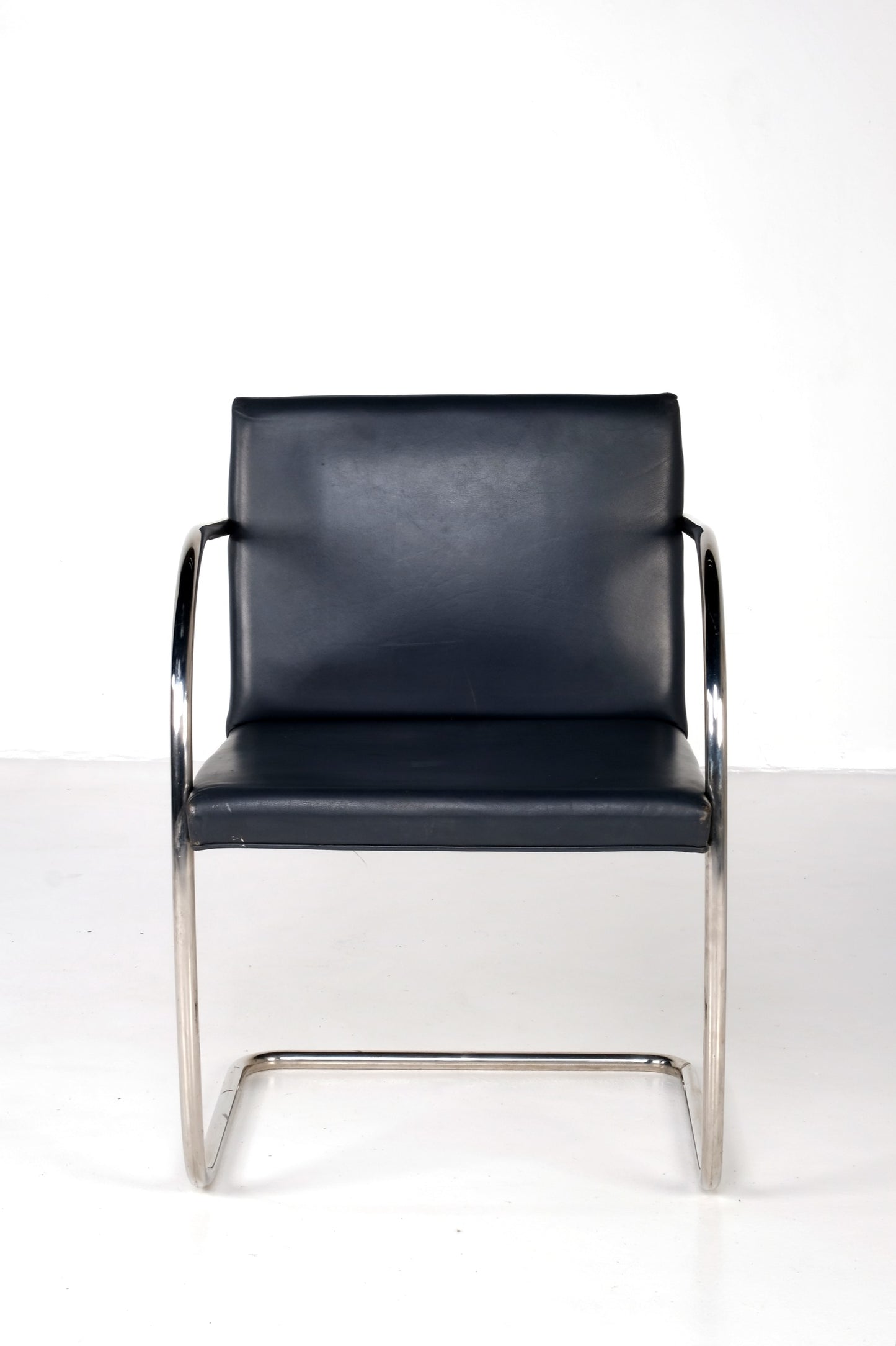 BLACK LEATHER OFFICE ARMCHAIRS