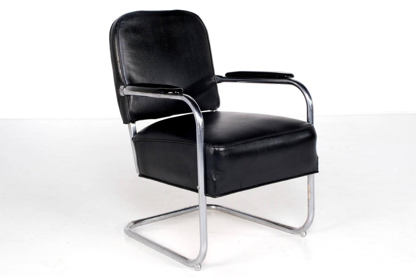 ARTDECO ROYAL CHROME CHAIR BY: LIOYD LOUNGE