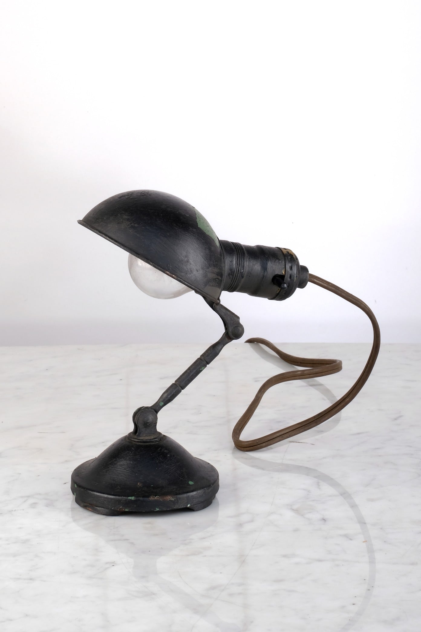 VINTAGE MONOCHROMATIC MECHANICAL DESK LAMP