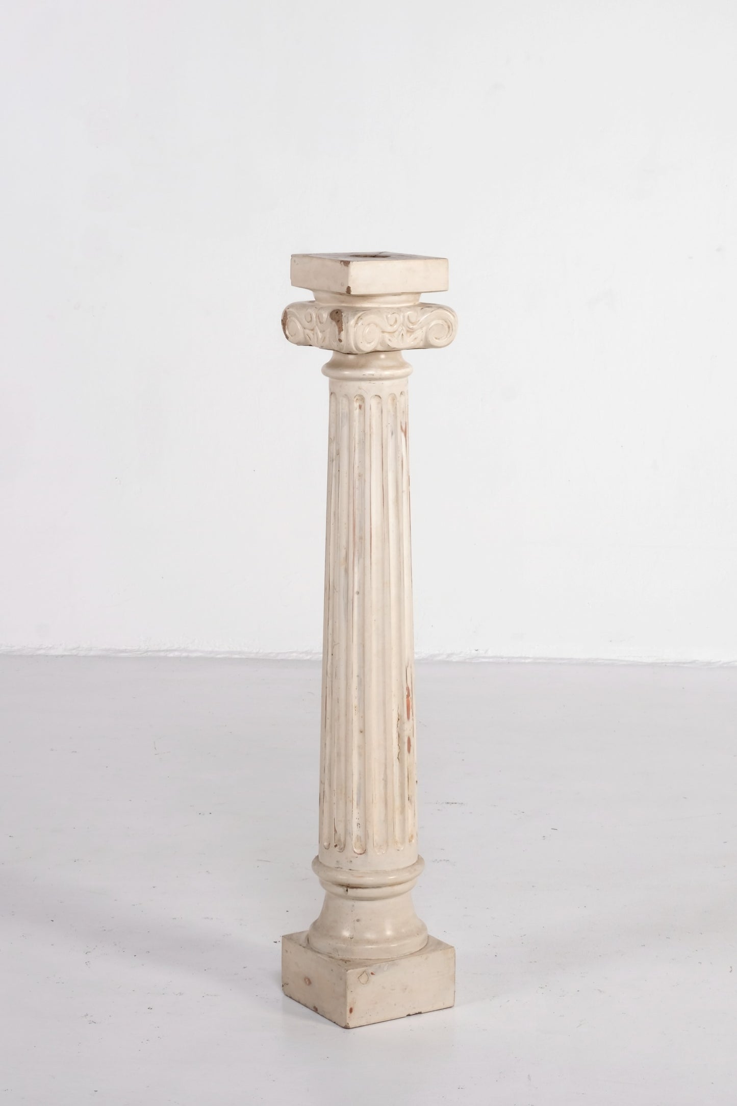 CORENTHIAN COLOMN  PEDESTAL