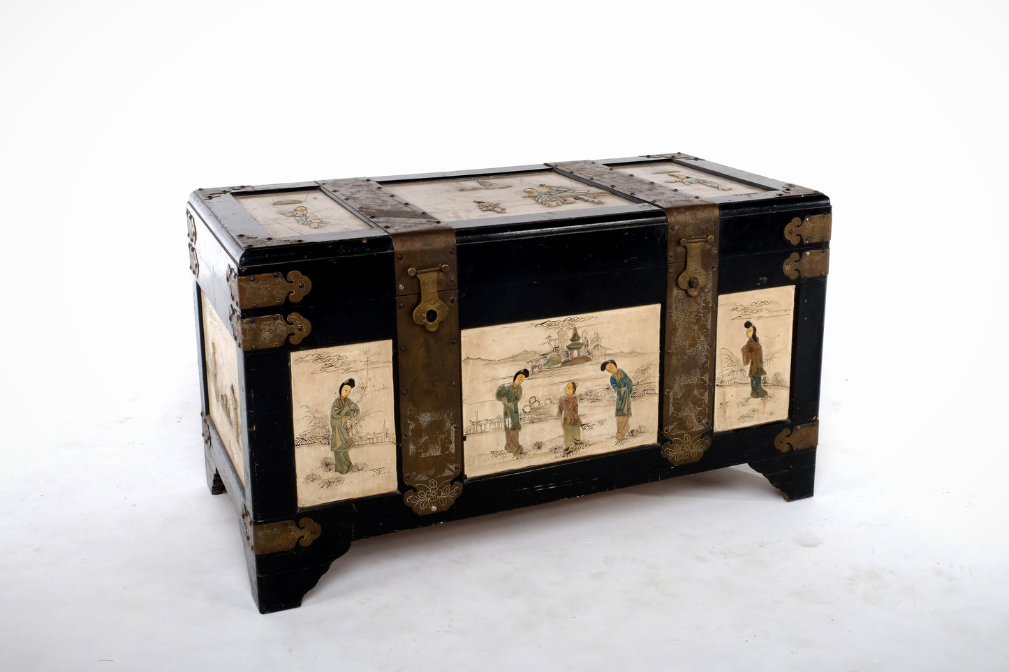 HAND PAINTED STEAMER TRUNK/CHEST