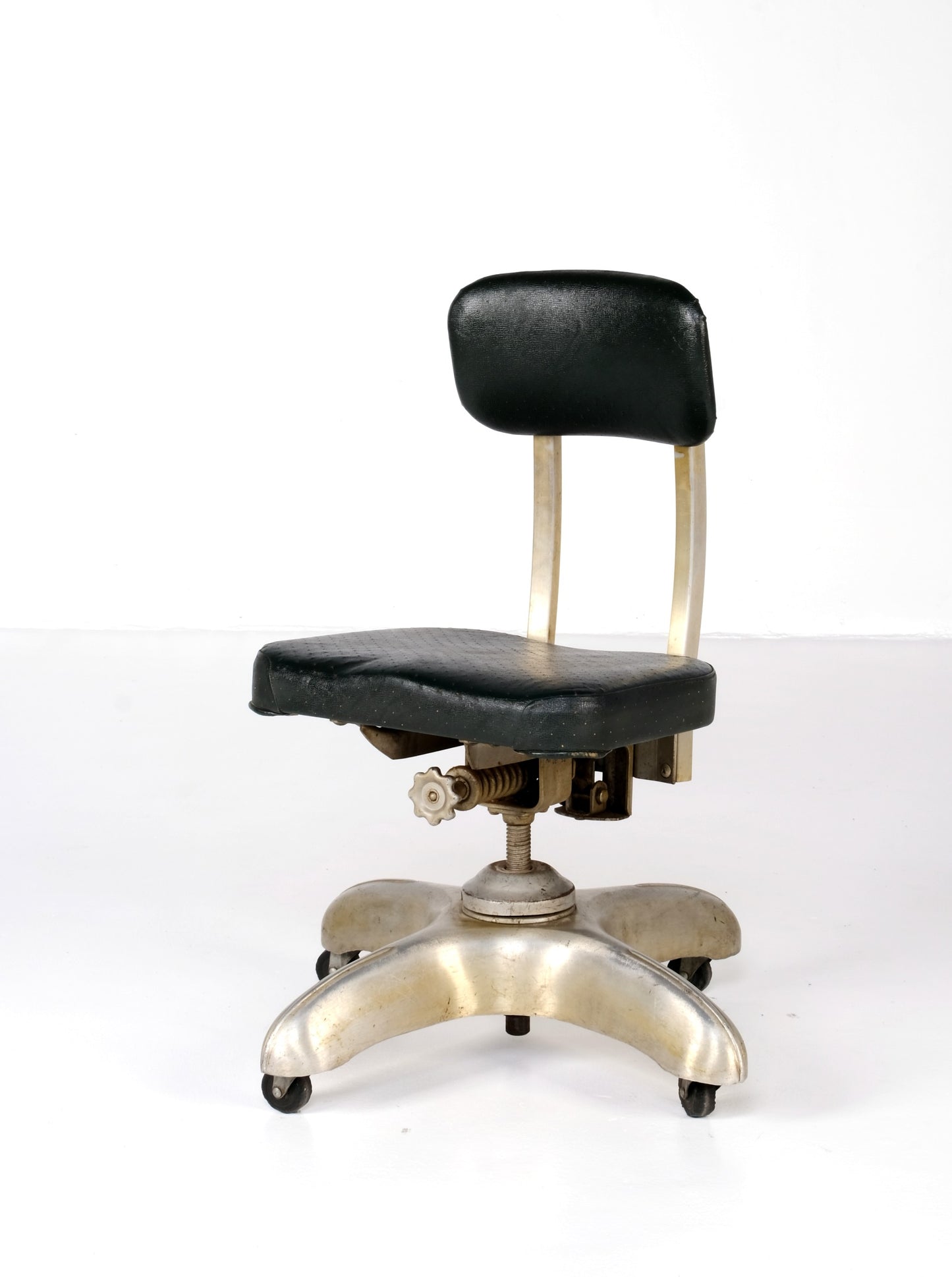 INDUSTRIAL OFFICE SWIVEL ARMLESS CHAIR BY: JAMESTOWN