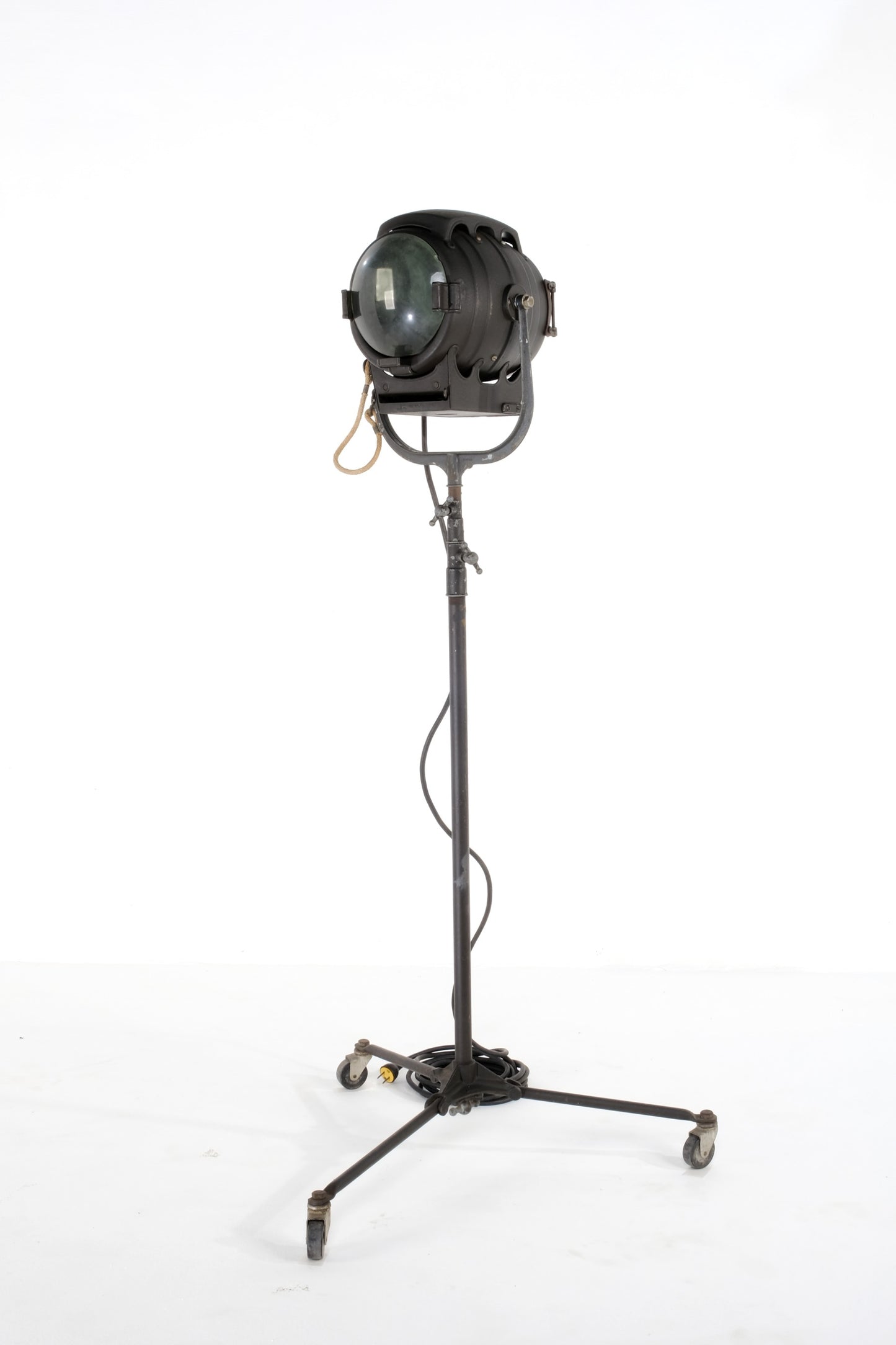 BLACK TONE VINTAGE STUDIO SPOTLIGHT