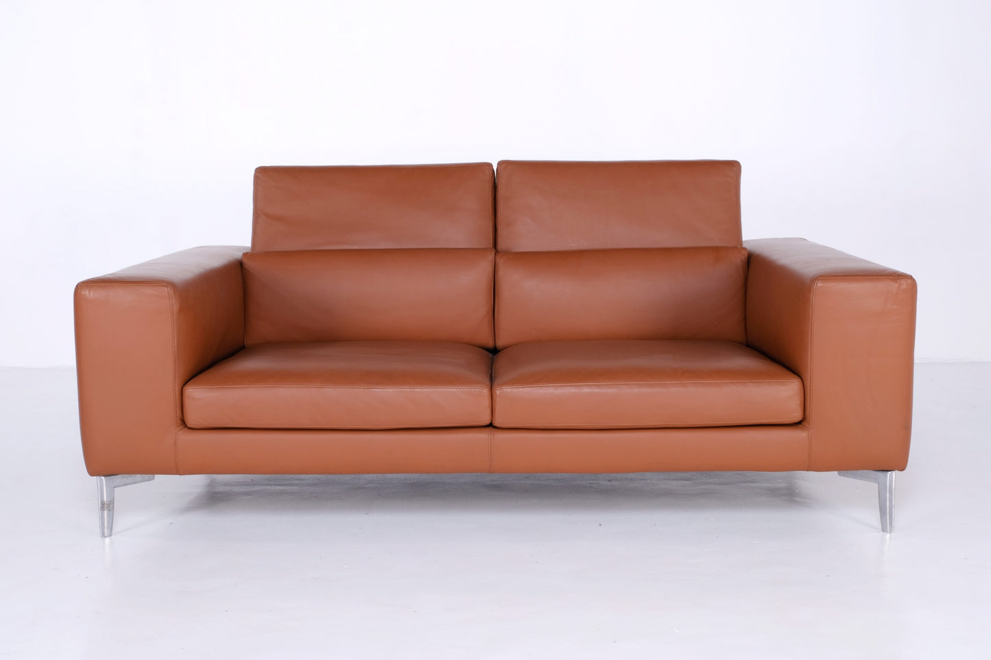 VALMORI MOVING CONTEMPORARY COUCH