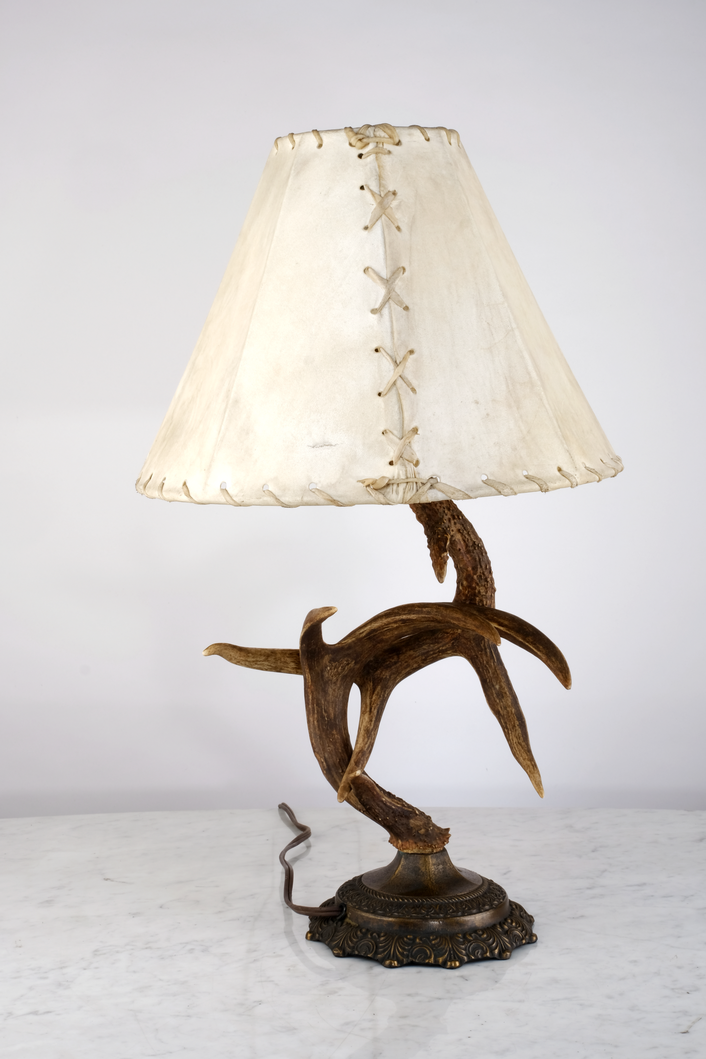 WHITETAIL DEER ANTHLER HORN LAMPSHADE
