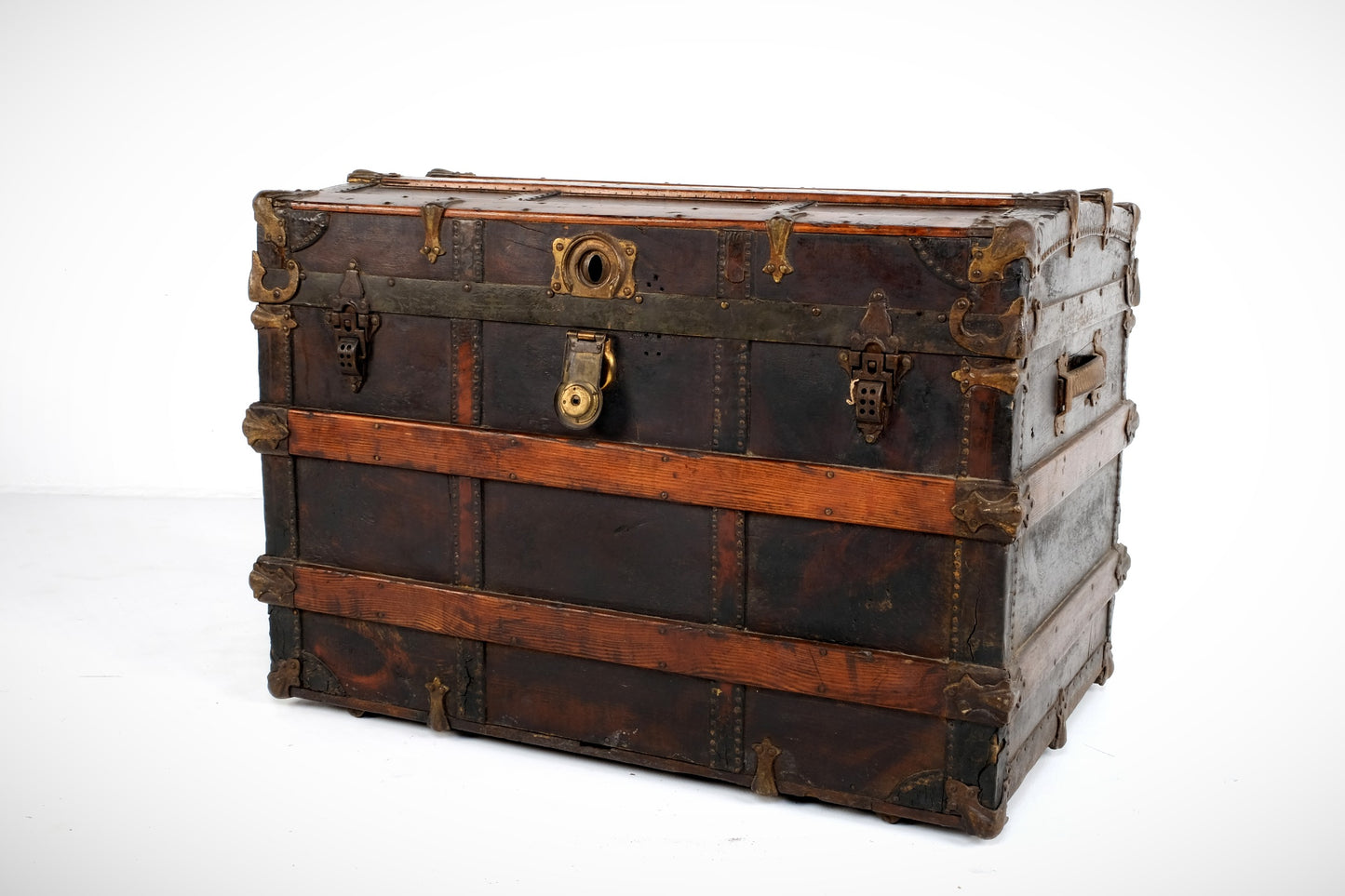 WOODEN STEAMER TRUNK/CHEST