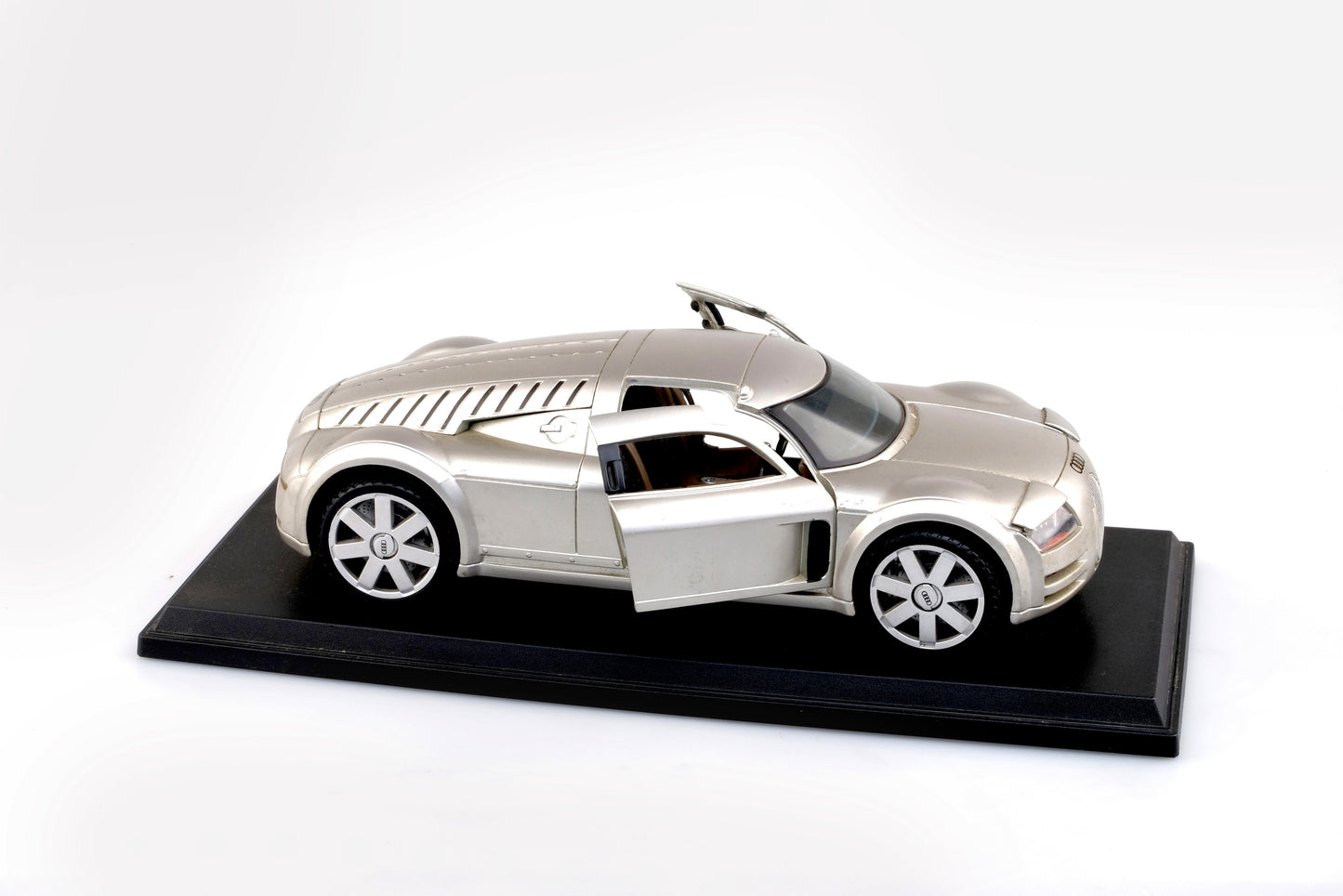 AUDI SUPERSPORTS CAR