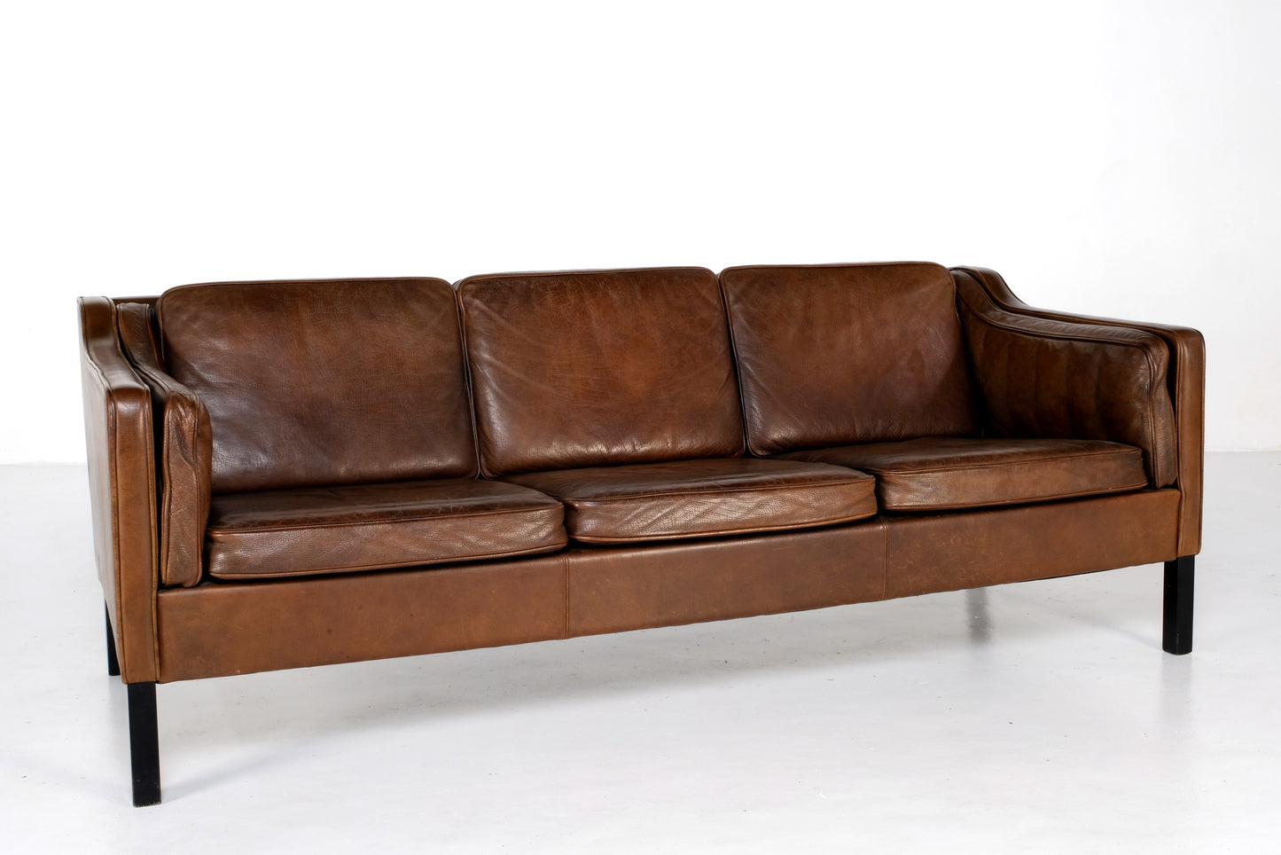 URBAN STYLE LEATHER COUCH