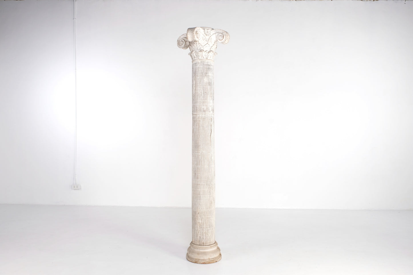 CLASSIC WOOD COLOMN PEDESTAL