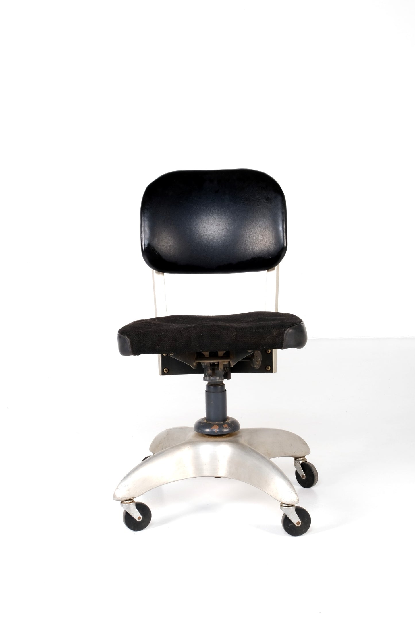 INDUSTRIAL OFFICE SWIVEL ARMLESS CHAIR