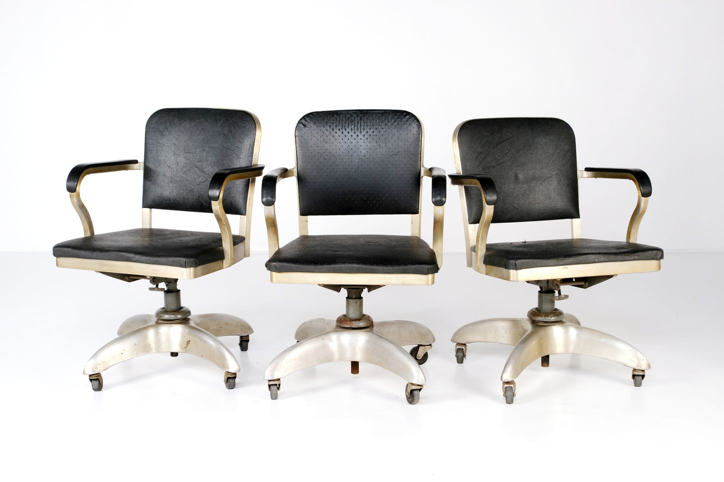 INDUSTRIAL OFFICE SWIVEL ARMCHAIRS BY: GOODFORM