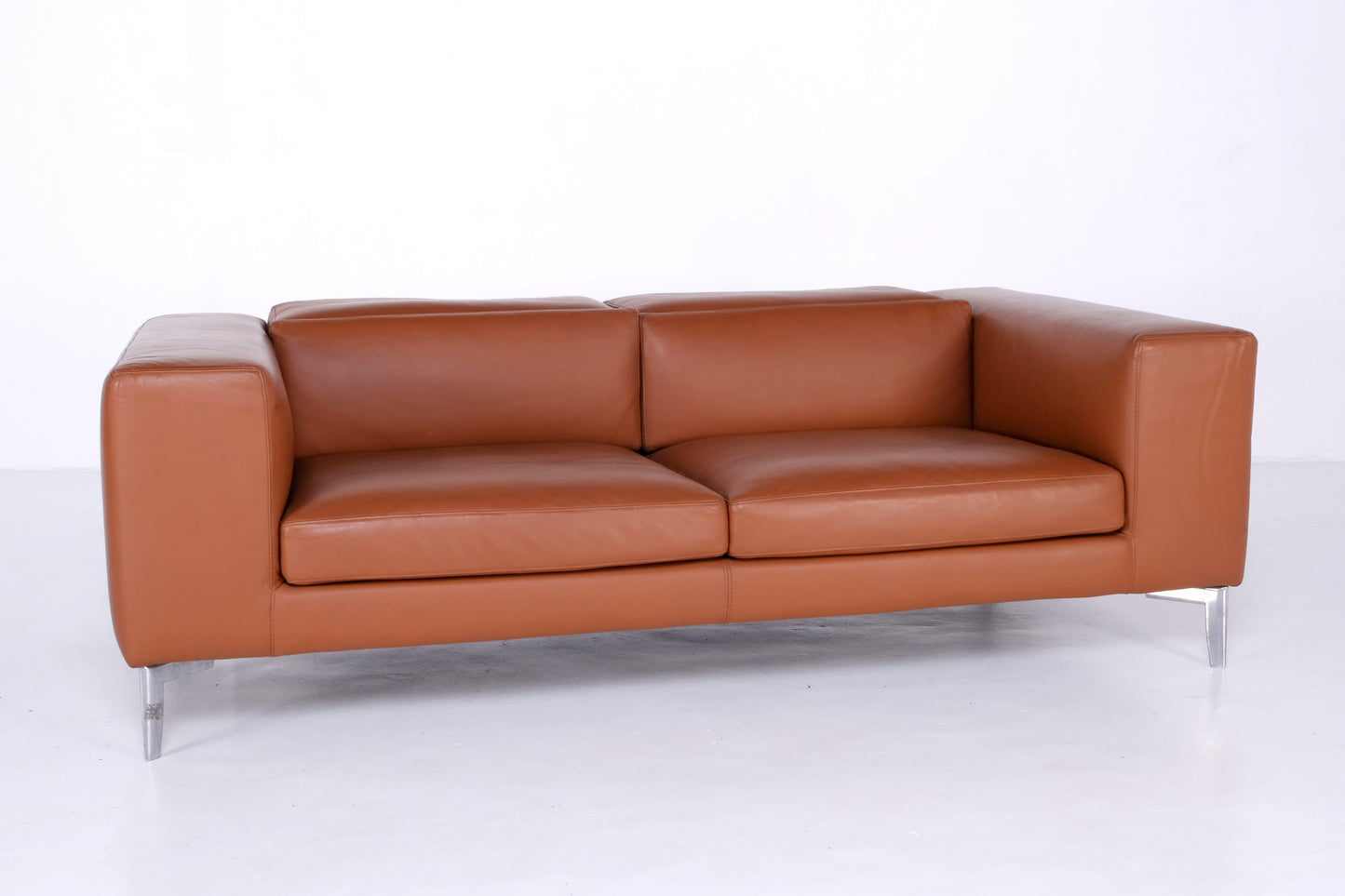 VALMORI MOVING CONTEMPORARY COUCH