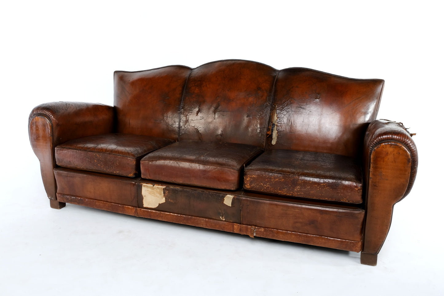 ARTDECO CLASSIC MOUSTACHE FRENCH CLUB COUCH