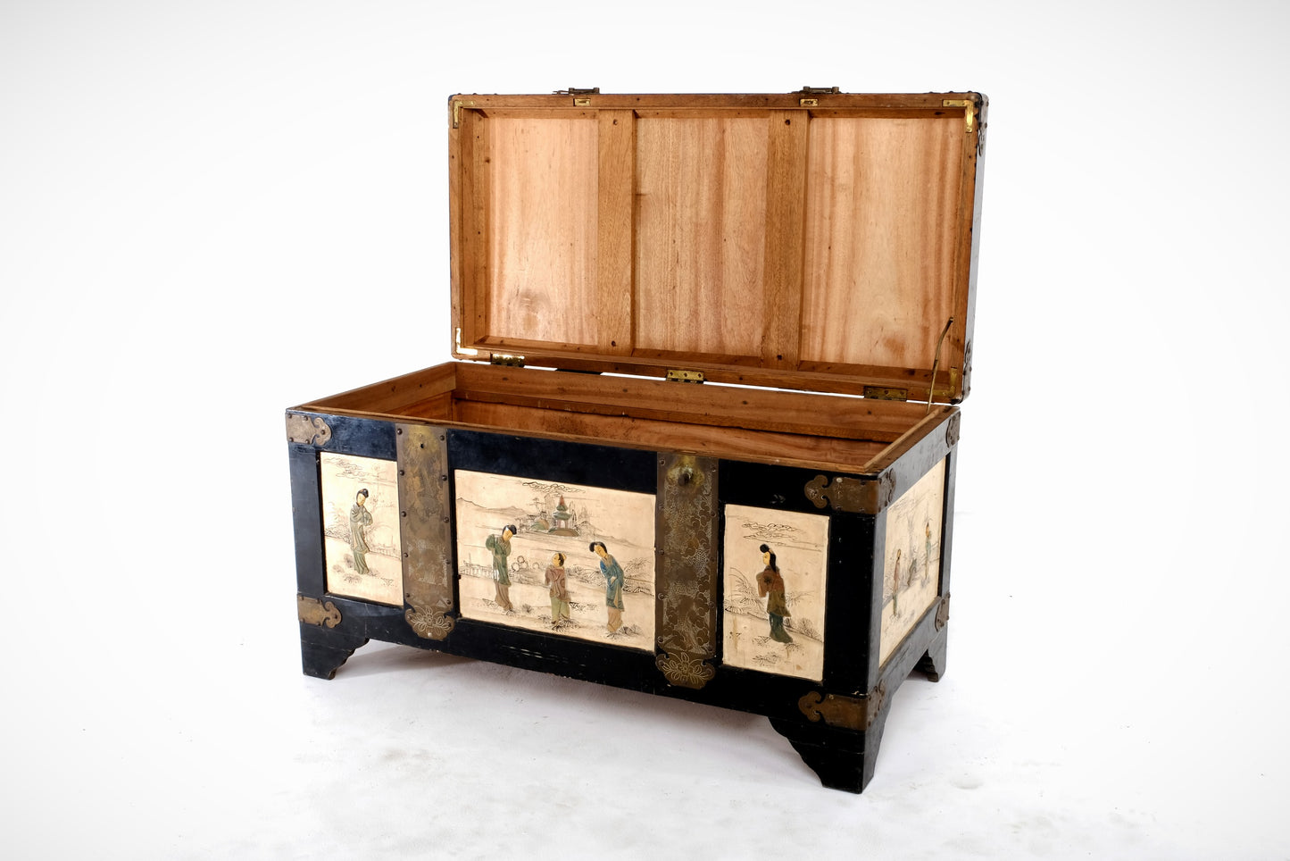 HAND PAINTED STEAMER TRUNK/CHEST