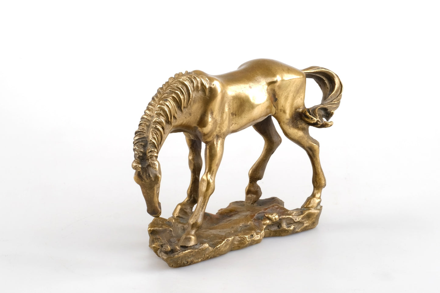 “GRACING HORSE”