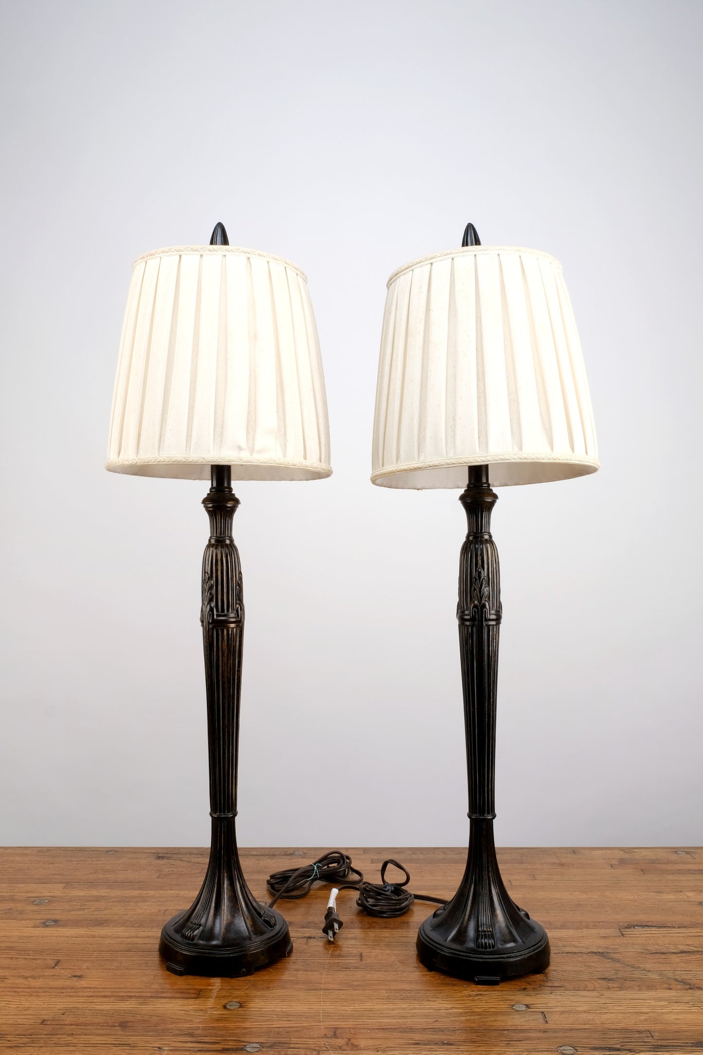 ORNATE WOOD DARK BROWN TABLE LAMP