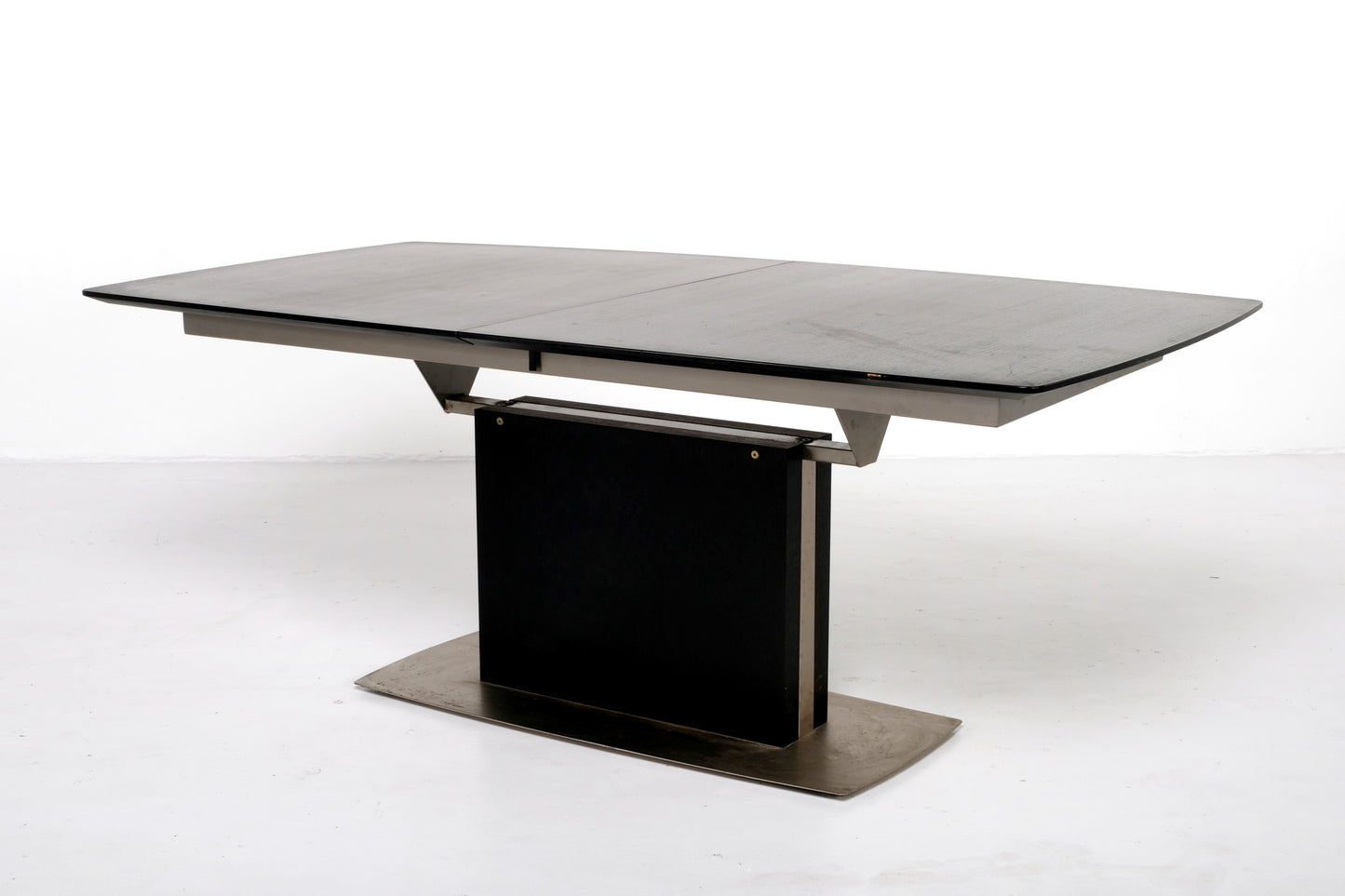 MODERN EXPANDABLE DINING TABLE