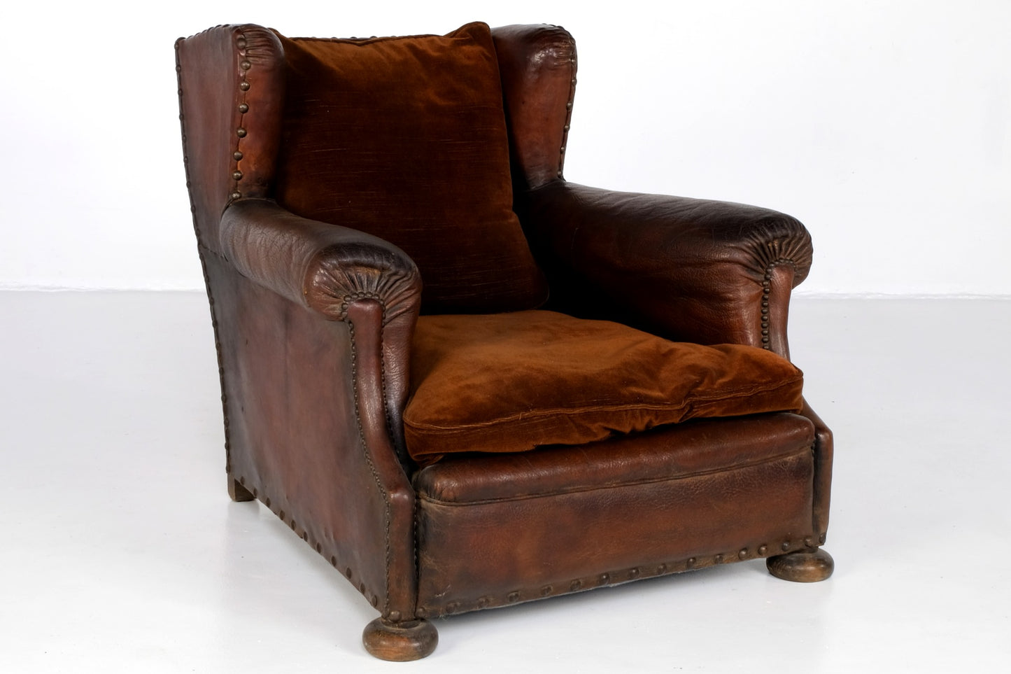 LEATHER AND VELVET LOUNGE ARMCHAIR