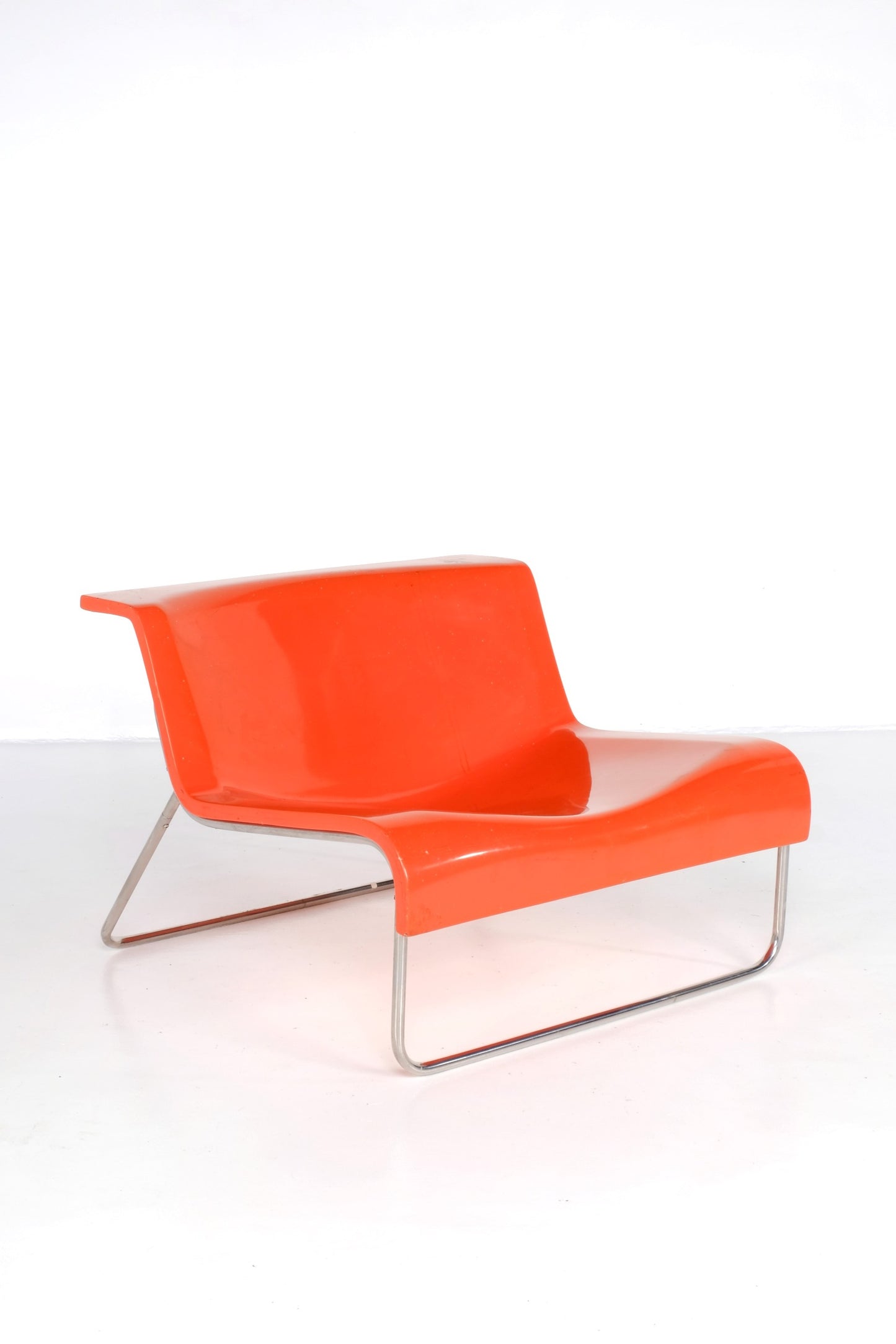 MODERN STYLE LOUNGE ARMLESS CHAIR