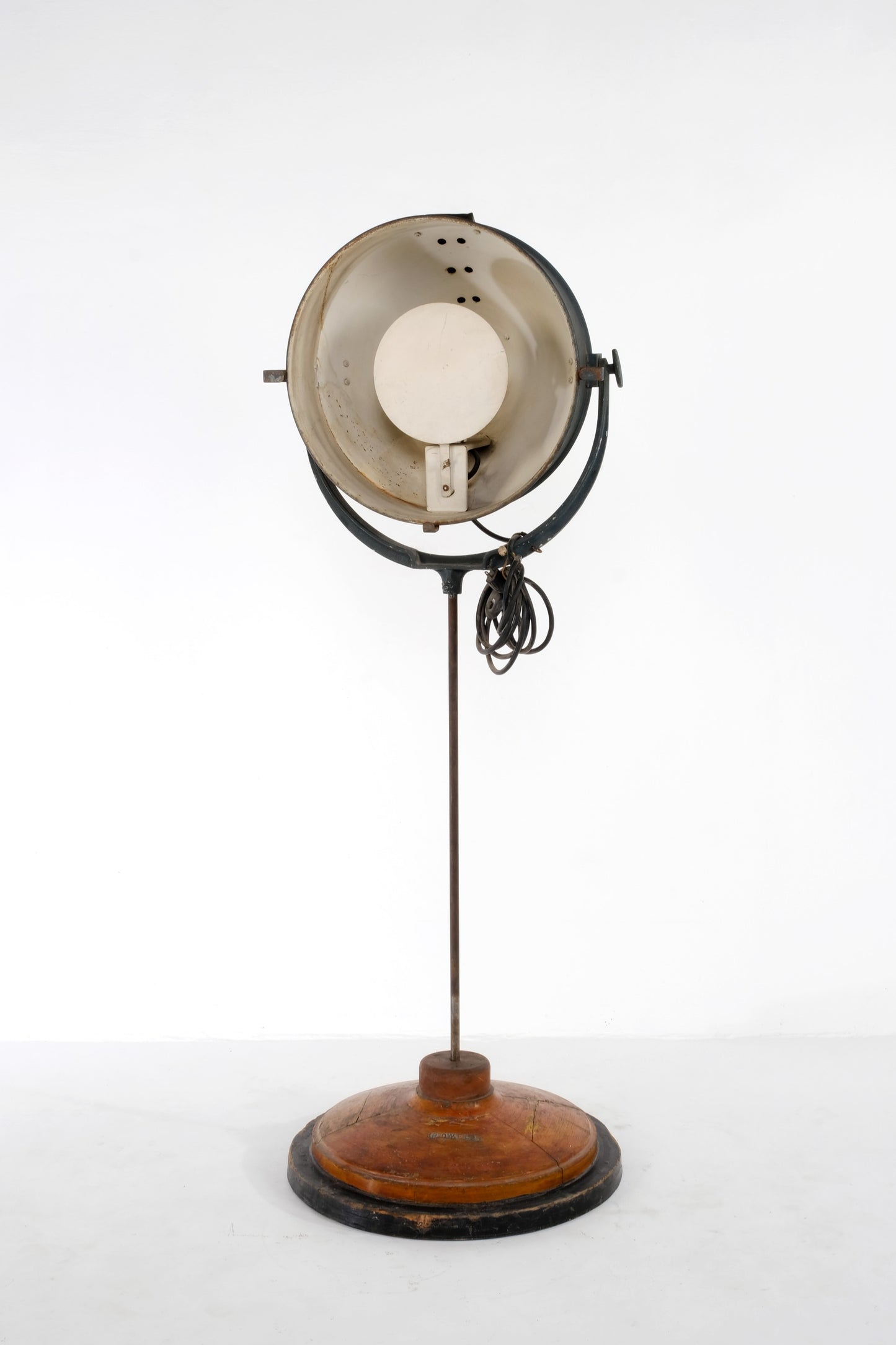 VINTAGE FLOOR STUDIO LAMP