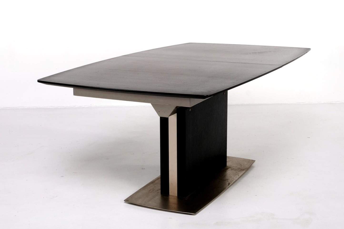 MODERN EXPANDABLE DINING TABLE