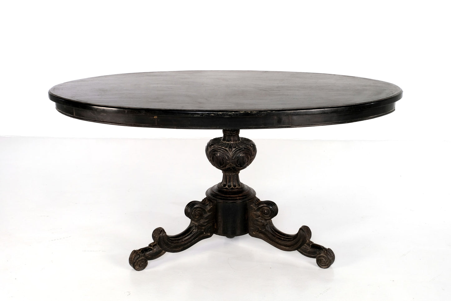 ANTIQUE VICTORIAN ROUND DINING TABLE
