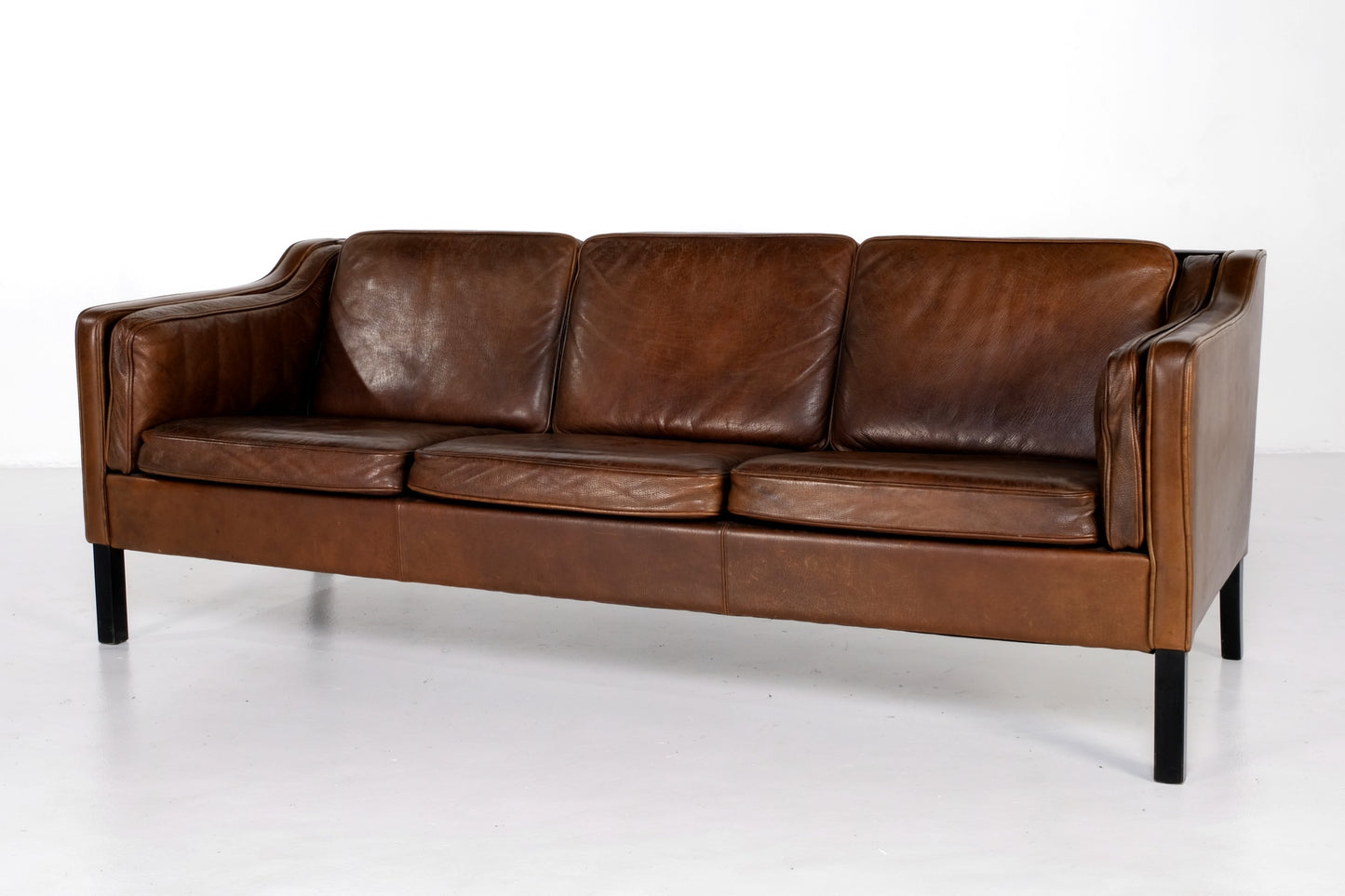 URBAN STYLE LEATHER COUCH