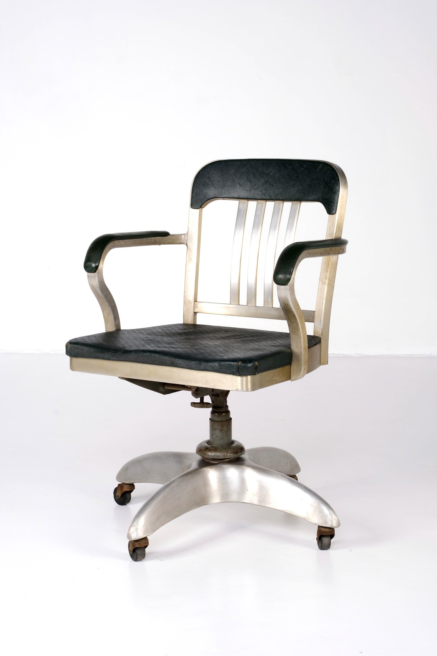 INDUSTRIAL OFFICE SWIVEL ARMCHAIRS BY: GOODFORM