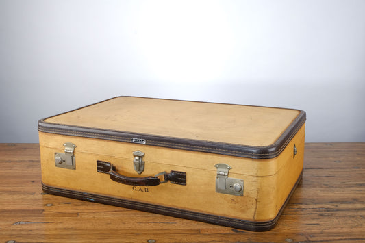 WHEARY  C.A.B TRAVEL LUGGAGE