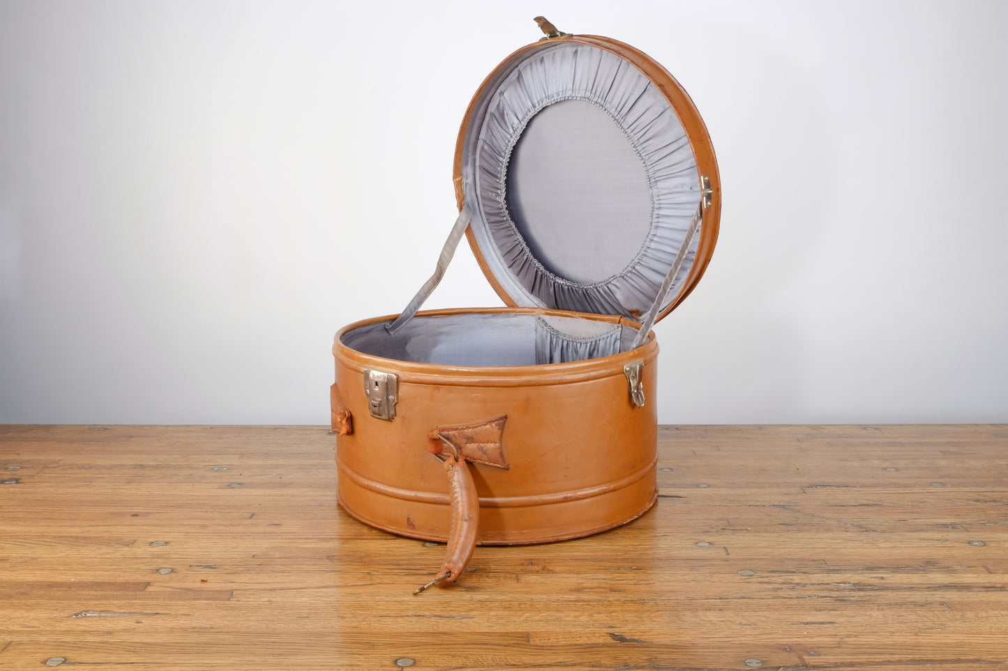 CIRCLE BROWN LEATHER HAT SUITCASE
