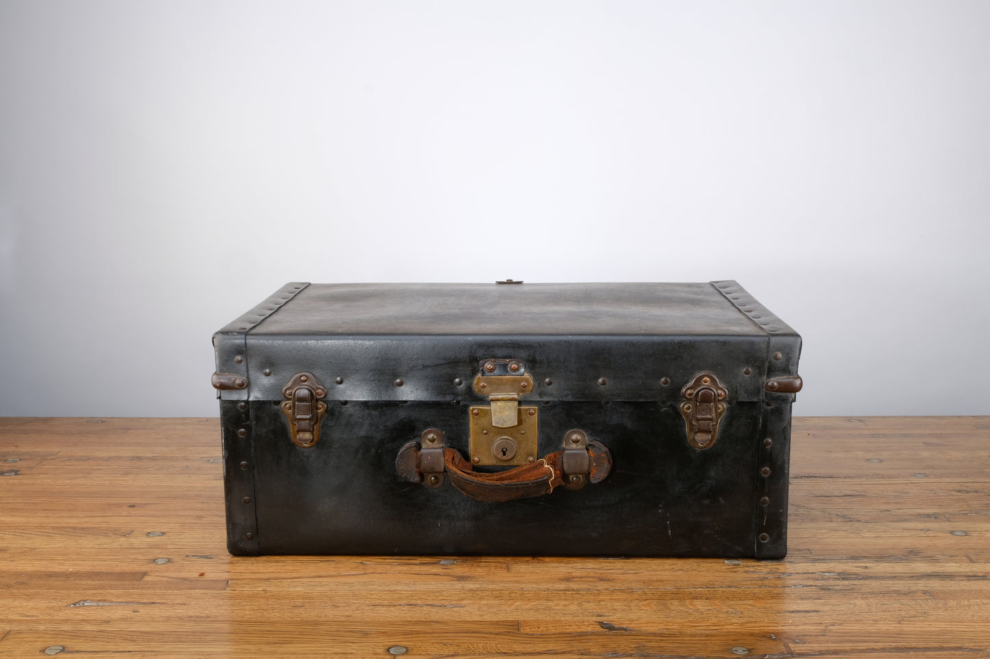 BLACK WOODEN AND FEBRI VINTAGE TRAVEL LUGGAGE