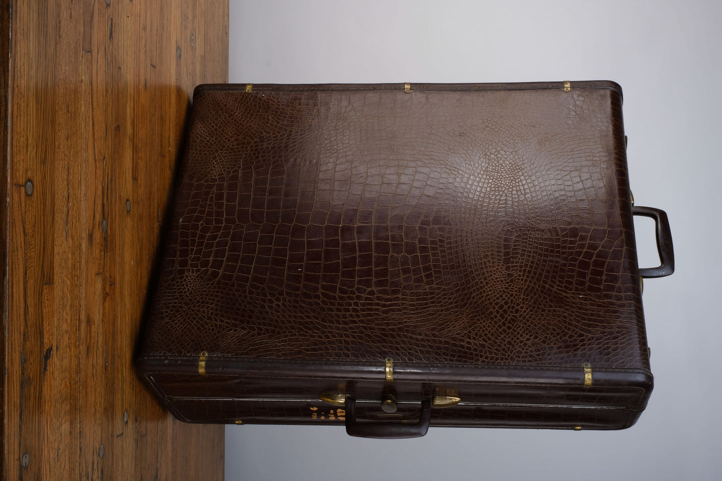 DARK BROWN SAMSONITE CROCODILE LEATHER LUGGAGE