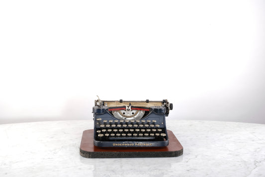 UNDERWOOD PORTABLE TYPEWRITER