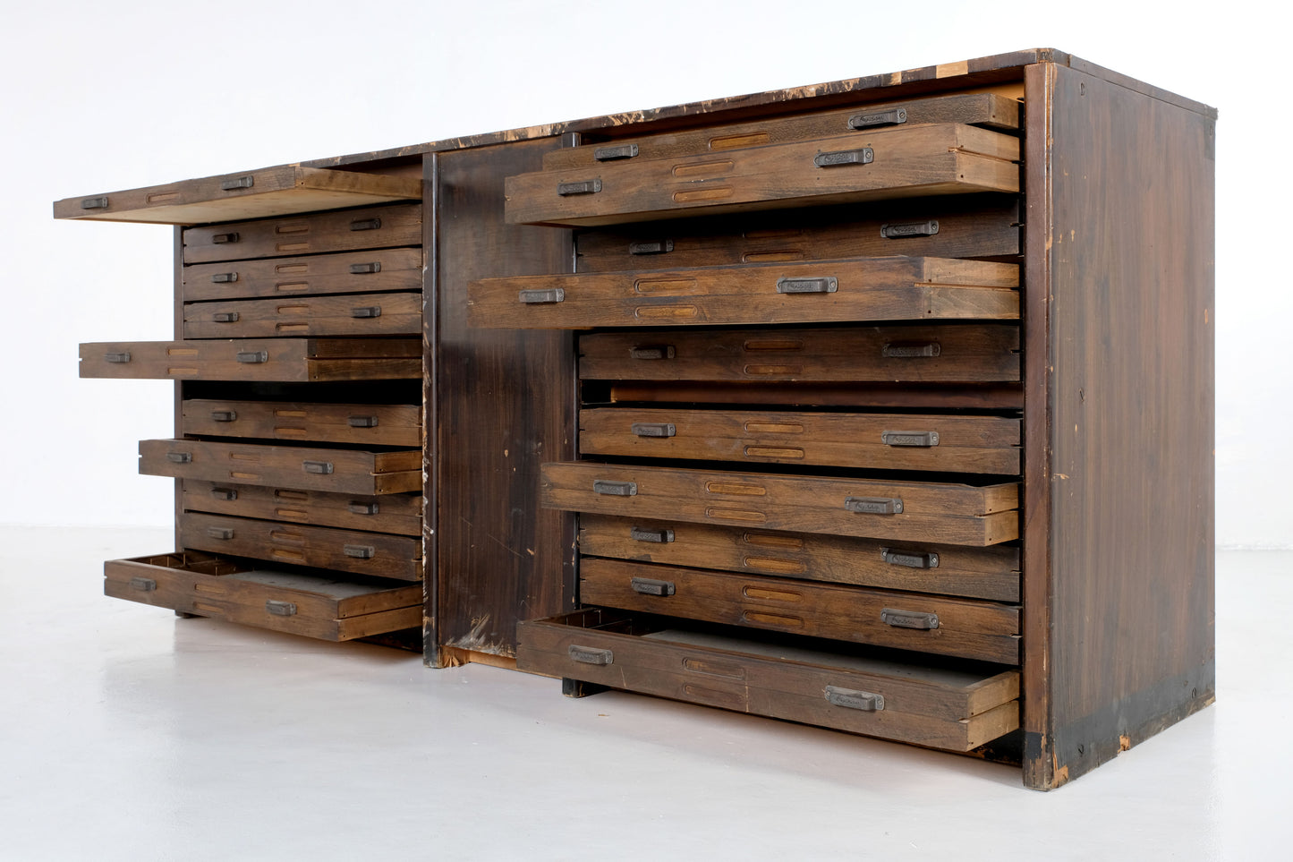 VINTAGE WOOD TOOLBOX/CABINET