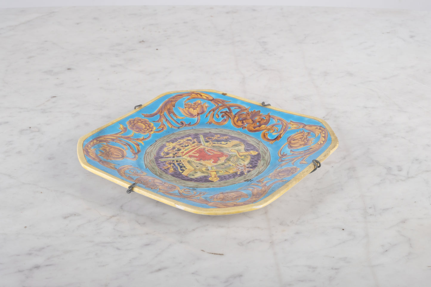 ROYAL BLUE 1895 WONG LEE PORCELAIN PLATE